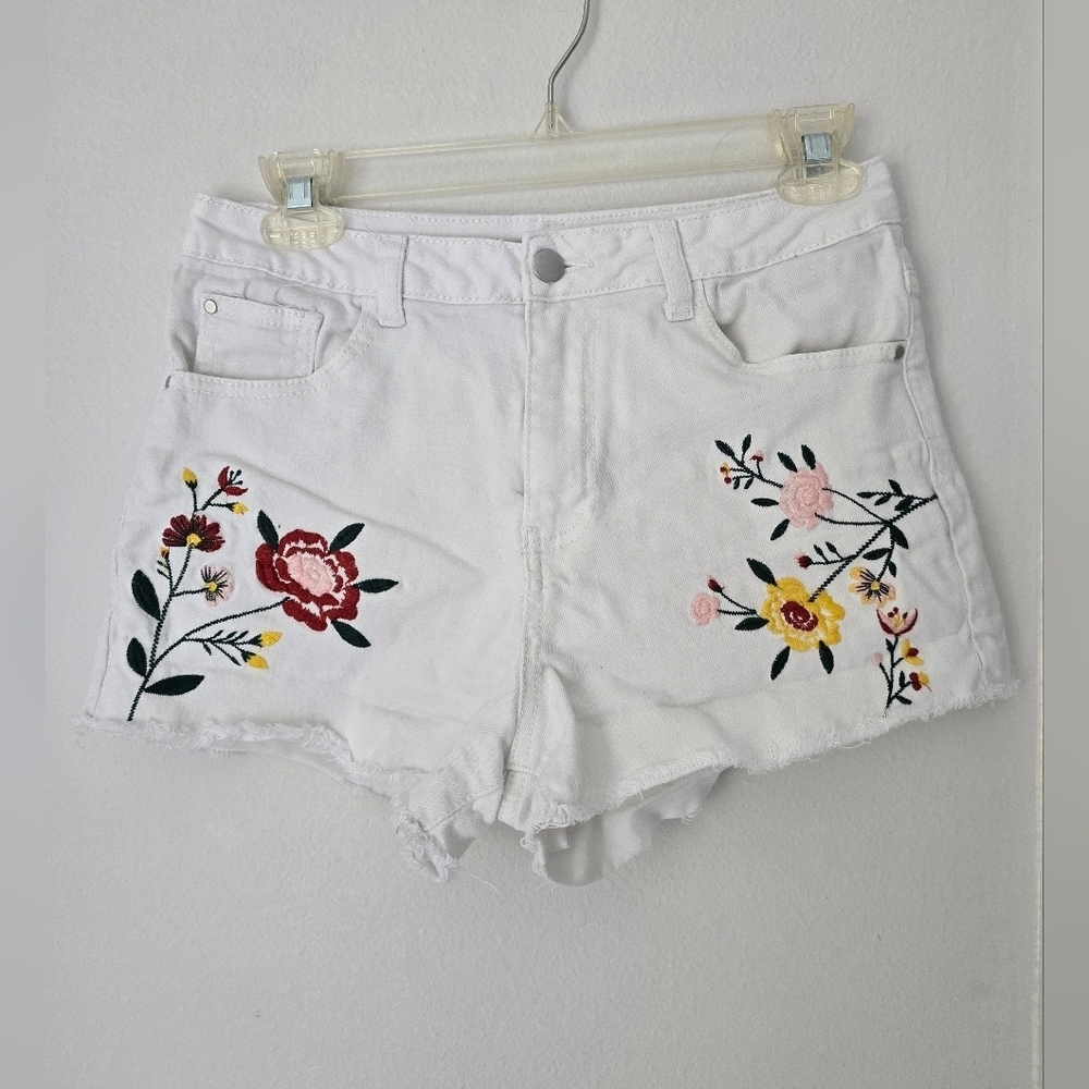 Blue Pepper Vintage Floral Embroidered White Denim Shorts Size M